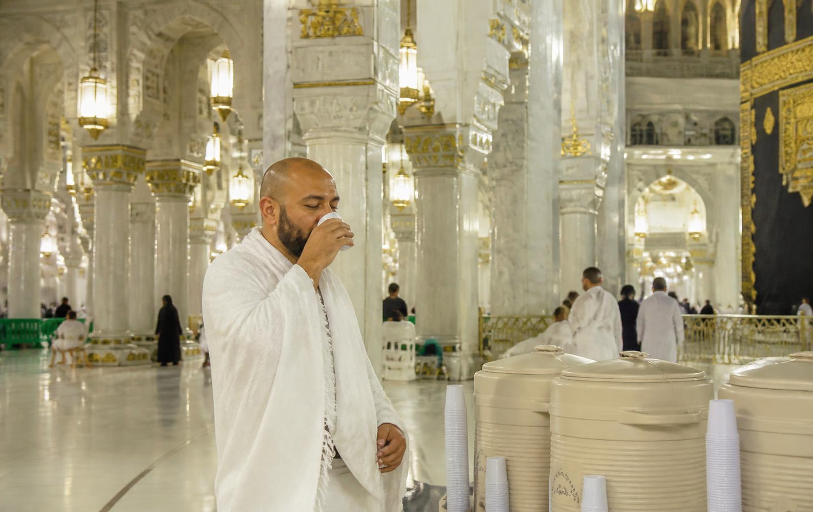 The golden Station of Ibrahim (Maqam Ibrahim) in front of the Ka'bah
