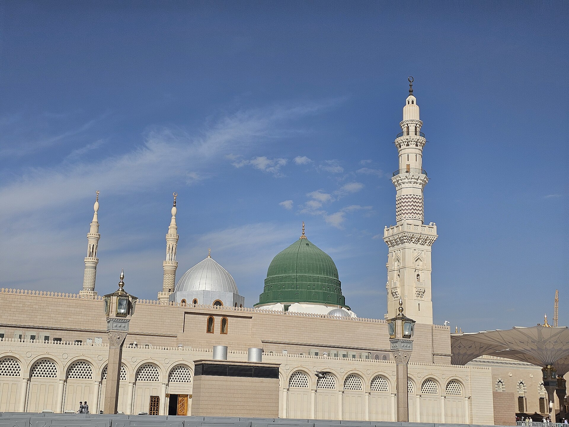The Green Dome above the Prophet's ﷺ resting place at Al-Masjid an-Nabawi in Madinah